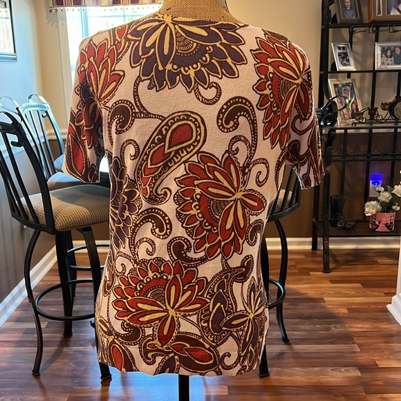 Size medium short sleeve floral print button up cardigan - Picture 3 of 3